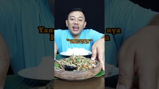 Makan oseng Pete hutan di campur ikan teri rasanya mirip Pete tapi bukan Pete