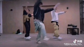 Trương Nghệ Hưng cập nhật dy keep me alive