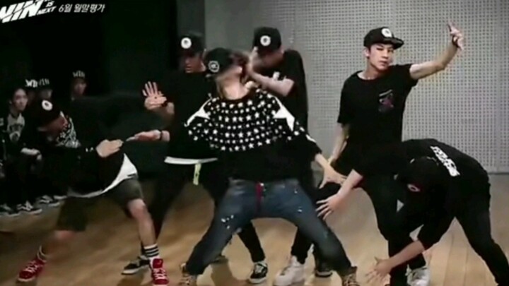 Kim Hanbin | Six people, seven feet—after 8 years, I'm still amazed and captivated by his genius cho