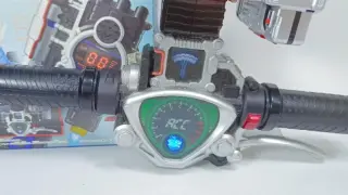 9.8 seconds! That is the end of your despair! Ten years ago, the old Bandai god-level light effect! 