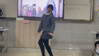Học sinh trung học cơ sở 13 tuổi lần đầu tiên nhảy theo bài hát "Snow Song Show"