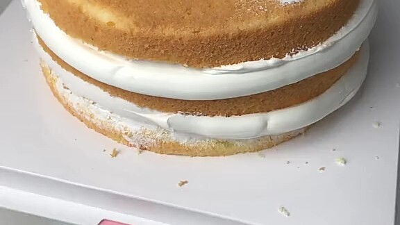 Siapa bilang kamu cuma bisa makan kue di hari ulang tahun? Makanlah kapan pun kamu mau.