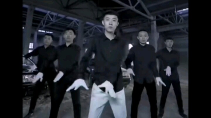 Qinghai’s got the groove—but it’s all about that dazzling ethnic vibe!