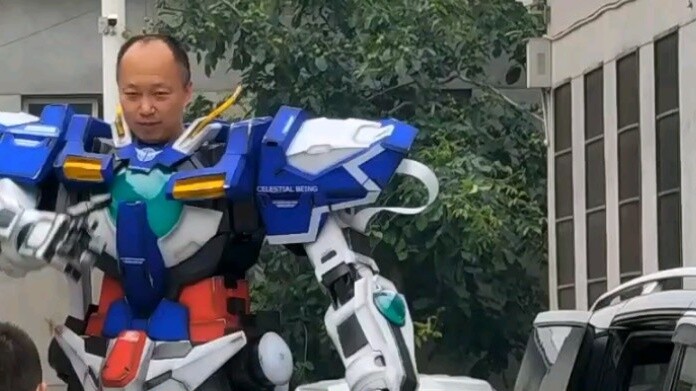 Một người đàn ông đích thực nên làm gì? Không cần biết anh ta là bao nhiêu, tôi là một Gundam mặc cá