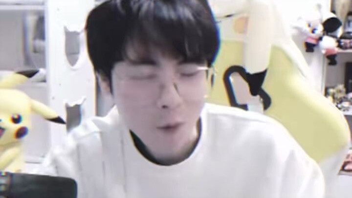 العم غه: فجأة ما عاد طعامي في يدي شهيًا!