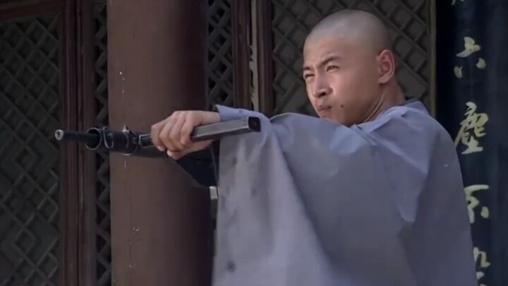 《缺智商神剧名场面》特工攻进和尚庙，和尚直接掏枪杀特工，叫你们惹和尚！