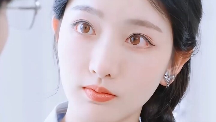 The hilarious love story of undercover agent spouses, with adorable kids providing divine assistance