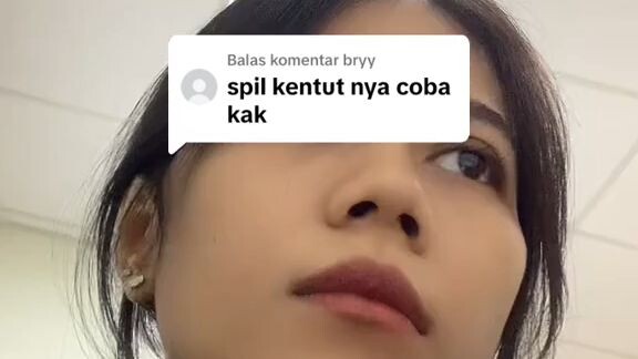 awek kentut 💨💨💨💨 kat office