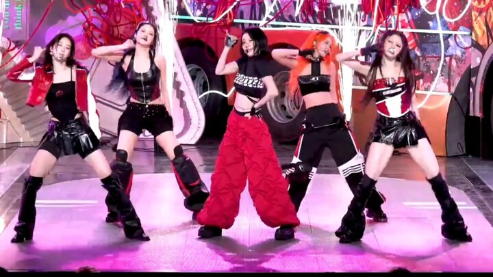 Đoạn vũ đạo này không được quay trên sân khấu, đẹp trai chết mất thôi...