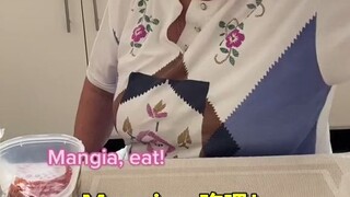 Có một kiểu đói, gọi là bà nội nghĩ rằng bạn đang đói