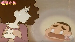 Shin-chan bị mẹ nhốt bên ngoài cửa và giả vờ khóc. Âm thanh đó buồn cười quá!