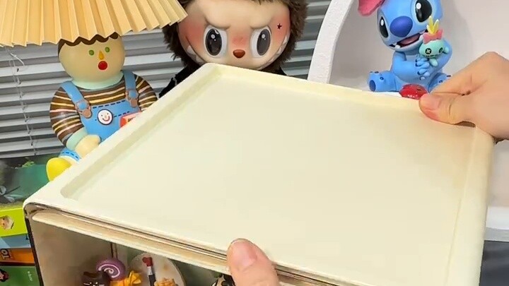 Lansekap lem krim untuk satu ruangan dan satu ruang tamu! Setiap orang punya satu kamar hahaha keren