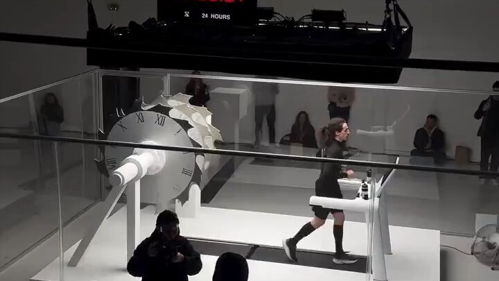 เขาวิ่งบนลู่วิ่งติดต่อกัน 24 ชั่วโมง (แชร์ X ครั้ง)