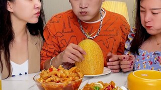 #Chân gà không xương vị chanh  Đời người chỉ sợ vui mừng hão, xúc xích nướng biến thành trứng cũng t