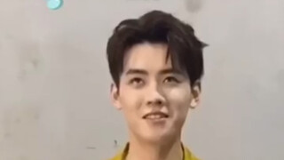 【آر1سي إر هاو】 يمكنه التأرجح على أي أغنية هههههههه