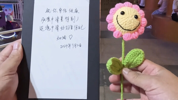 Photo Message in a Bottle: The Strong Mom Who Always Keeps Smiling on Her Face