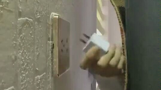 يشبهك تمامًا أنت الولهان الغرّ.