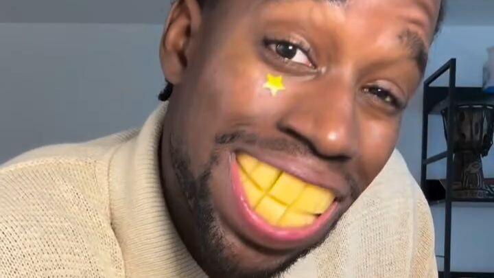 Vỏ trái cây ăn thừa đừng vứt đi, còn có thể dùng để cosplay chú lừa cười to!