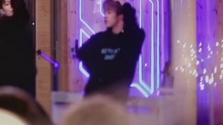 "لا عجب أنه سون ييهانغ ملك الدودة من الجيل الأول"