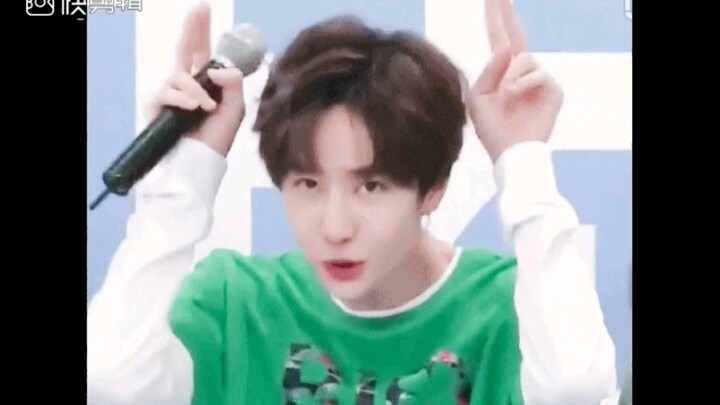 【หวังอี้ป๋อ】รวมคลิปสมัยที่น่ารักฟรุ้งฟริ้งของอี้ป๋อ หวังเถียนเถียนคือใคร? น่ารักจนฉันทนไม่ไหวแล้ว!