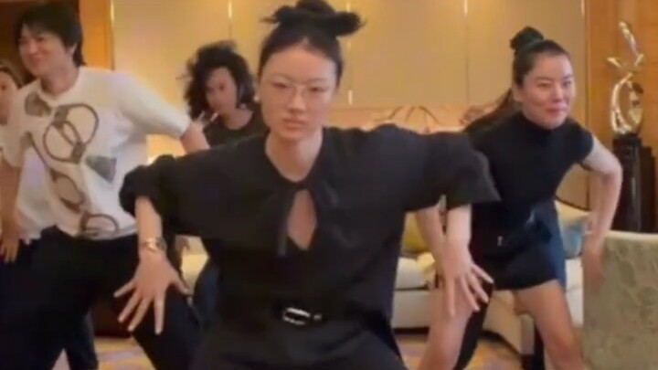 8g冲浪 单依纯带来跳魔性舞蹈 五子棋之歌