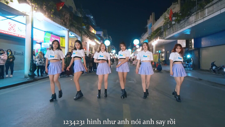[Dance]Vietnamese girls dance in public|<Phut Hon>