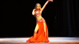 [This is a waist!] Ukrainian beauty Sofia Yavtushenko, with her slender waist, at a performance in 2