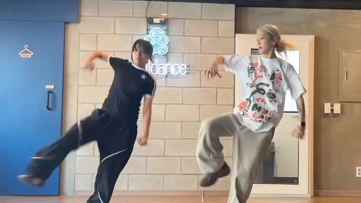 【Akanen】การเต้นสตรีทแดนซ์กับเคป็อปไม่มีใครเหนือกว่าใคร แต่จุดประสงค์ต่างกัน อันหนึ่งเพื่อแสดงออกถึงต