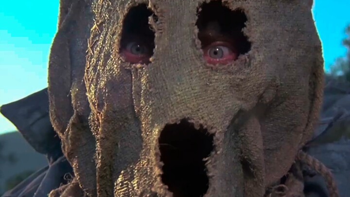 Pria bersembunyi di dalam patung jerami lalu ditembak mati secara membabi buta