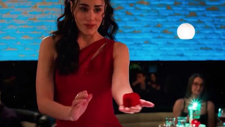 Setiap gadis ingin menjadi bebas seperti dirinya, tapi siapa yang benar-benar berhasil melakukannya?