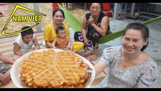 Bánh kẹp hóng gió dưới gốc cây vú sữa- Nam Việt 1645