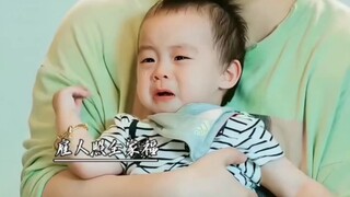 真正的尴尬社死现场，男人哄孩子哄到家了