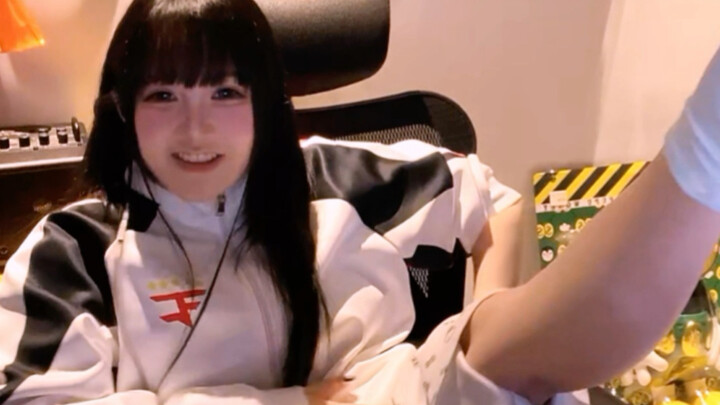 Sister, could you be my esports mentor?