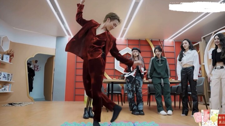 "Zanduo's Amazing Dance Crew 2": House dance on the pressure board—so graceful! Teacher Zanduo, does