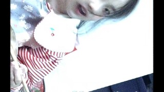 她以为在直播，现在的小孩真牛。