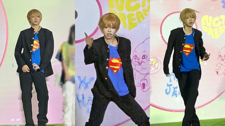 When the second-rate guy comic convention ended, he went to dance to Kpop with his loser skin...