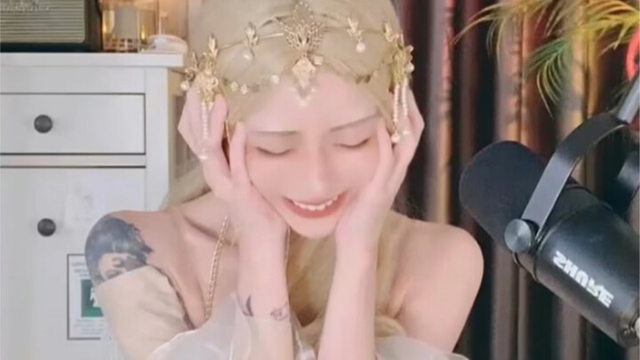 ไลฟ์สดร้อยครั้ง แต่งตัวร้อยลุค.1