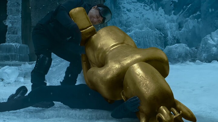 Uncle Long accidentally fell into the icy river.