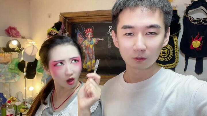 Today I’m treating you to a Haohuaqiang performance—come on, tell me how amazing my acting is!