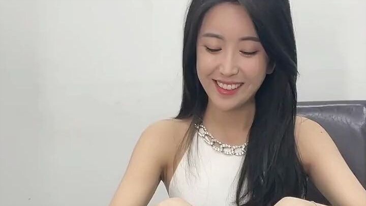 As an excellent employee, you should not only obey the boss's instructions, but also help your colle