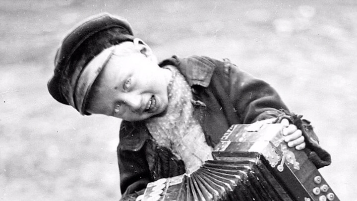 Nhiếp ảnh gia Sergei Aleksandrovich Lobikov, sinh năm 1870, mất năm 1941, vào cuối thế kỷ 19 đầu thế