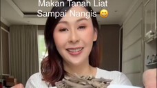 Dari ketawa sampai nangis …  Kalau di tanya makanan paling aneh yang pernah aku makan .. huhuhu