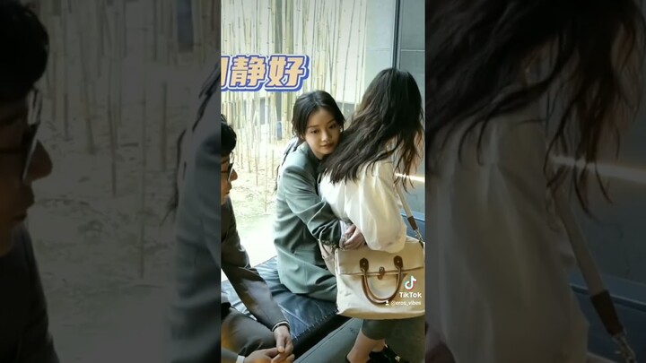 There's a vacant to sit but still want to sit on Yihan 🤭 #sunyihan #zhangnan #hiproducer