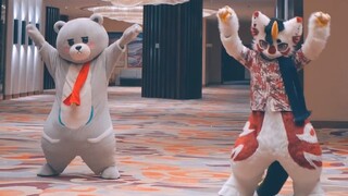 He is here, he is here, he is dancing with Xiaolong, let's wish everyone a happy new year in advance