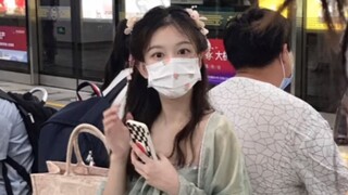 "Gadis berbalut gaya tradisional ini membuat ibuku terkesan sepanjang tahun!!!"