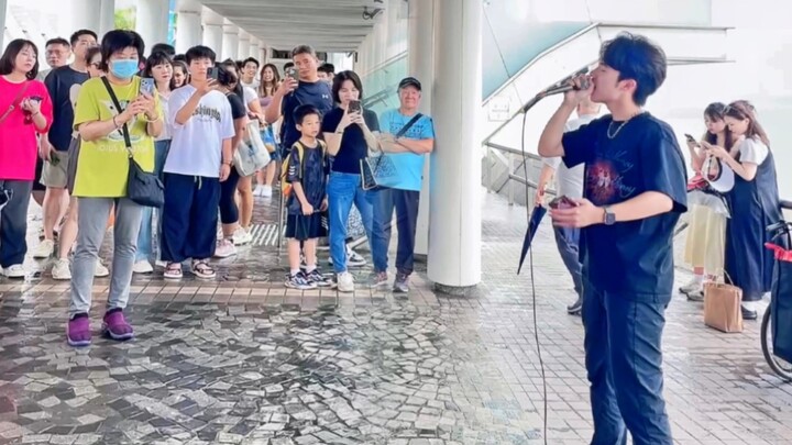 Hong Kong street singing "Red Ling"! The drama attracted everyone to stop