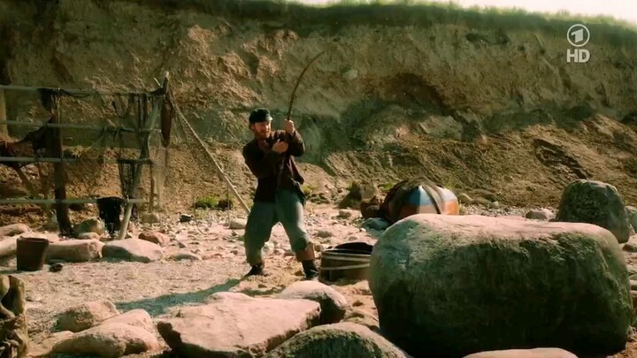 The fisherman hauled up a strange fish~