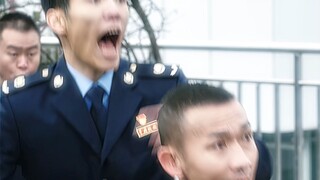 《看 似 演 戏，实 则 破 防》