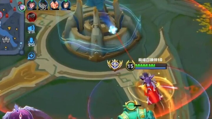 Vậy thì bạn hãy nhìn tiếp phía sau mình xem sao?