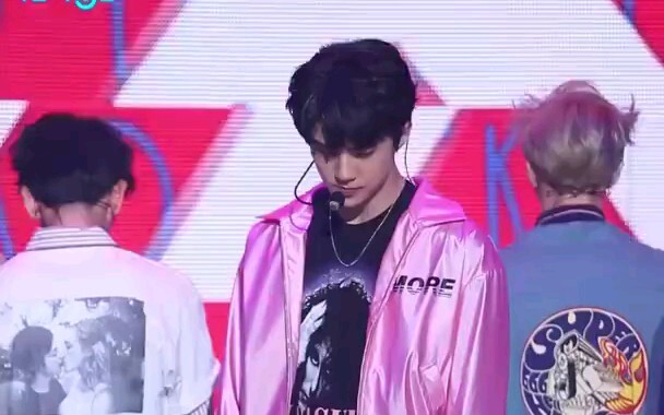 【أوه سي هون】 اللقطات الحية لمسرح أداء أغنية "lucky one" الخاص بأوه سي هون التي تصدرت الترند على تويت